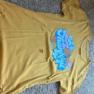 graphic distressed tee!😊😊